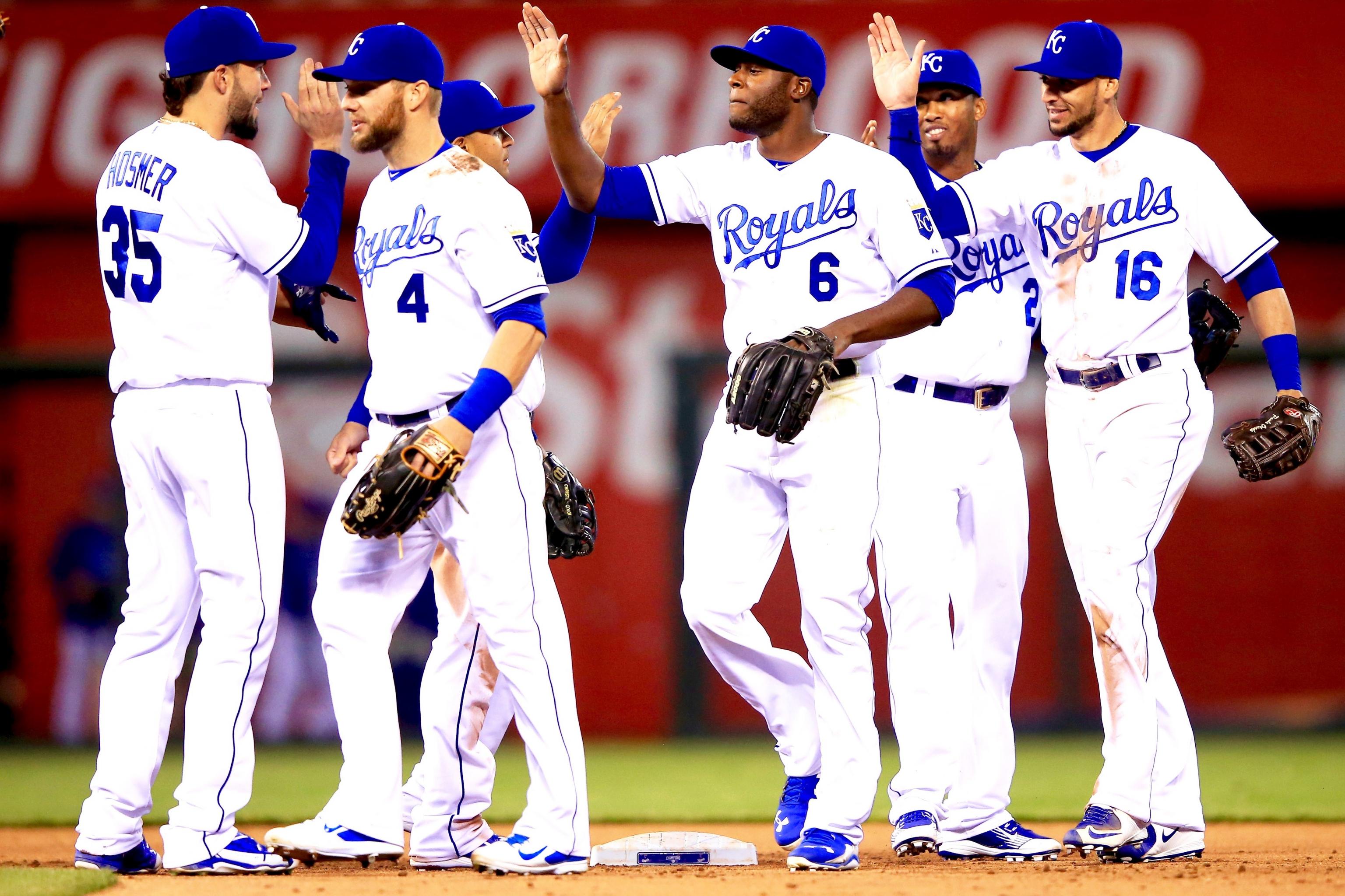 Lorenzo Cain signs one-day contract, retires wearing Royals blue