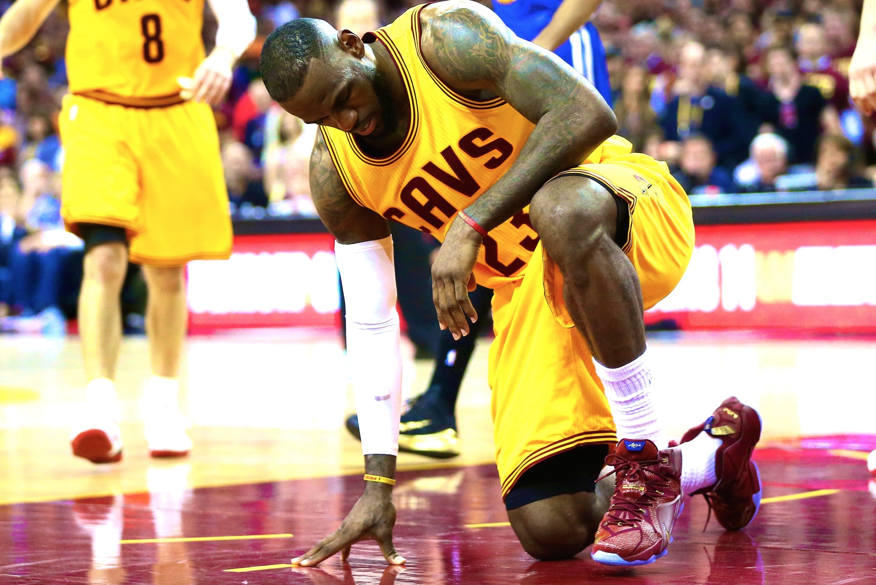 what shoes did lebron wear when he won the championship