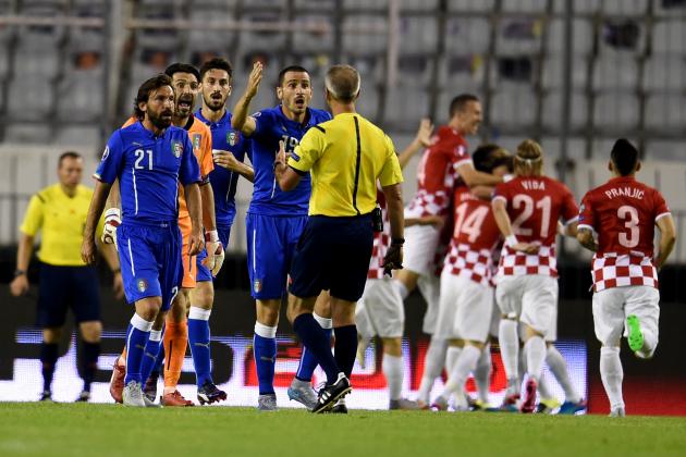 SPLIT, CROATIA - JUNE 12:  Protests of Italy players during the UEFA Euro 2016 Qualifier between Croatia and Italy on June 12, 2015 in Split, Croatia.  (Photo by Claudio Villa/Getty Images)