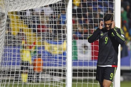 Mexico's Raul Jimenez reacts after missing a chance to score during a Copa America Group A soccer match against Bolivia at the Sausalito Stadium in Vina del Mar, Chile, Friday, June 12, 2015. (AP Photo/Silvia Izquierdo)