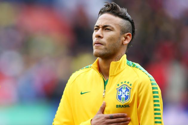 LONDON, ENGLAND - MARCH 29:  Neymar of Brazil sings the national anthem prior to kickoff during the international friendly match between Brazil and Chile at the Emirates Stadium on March 29, 2015 in London, England.  (Photo by Paul Gilham/Getty Images)