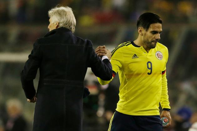 Colombia's Radamel Falcao Garcia, right, shakes hand with Jose Pekerman after being replaced during a Copa America Group C soccer match against Brazil at the Monumental stadium in Santiago, Chile, Wednesday, June 17, 2015. (AP Photo/Ricardo Mazalan)