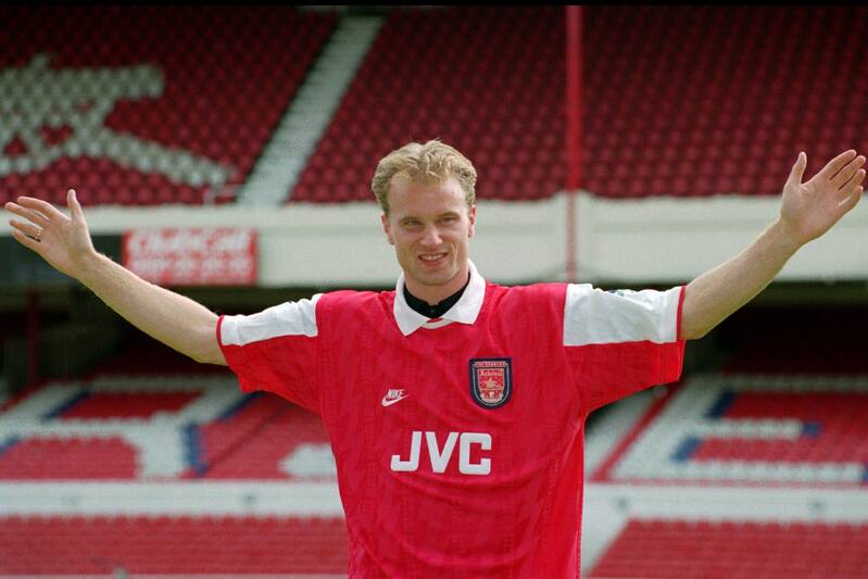 Hasil gambar untuk dennis bergkamp arsenal sign