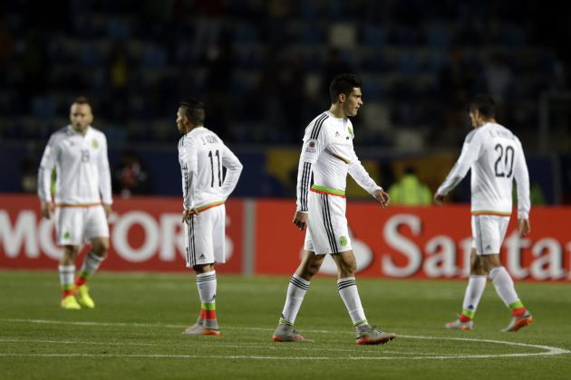 Mexico's players leave the pitch after their Copa America Group A match against Ecuardor at El Teniente Stadium in Rancagua, Chile, Friday, June 19, 2015. Ecuador won the match 2-1.(AP Photo/Ricardo Mazalan)