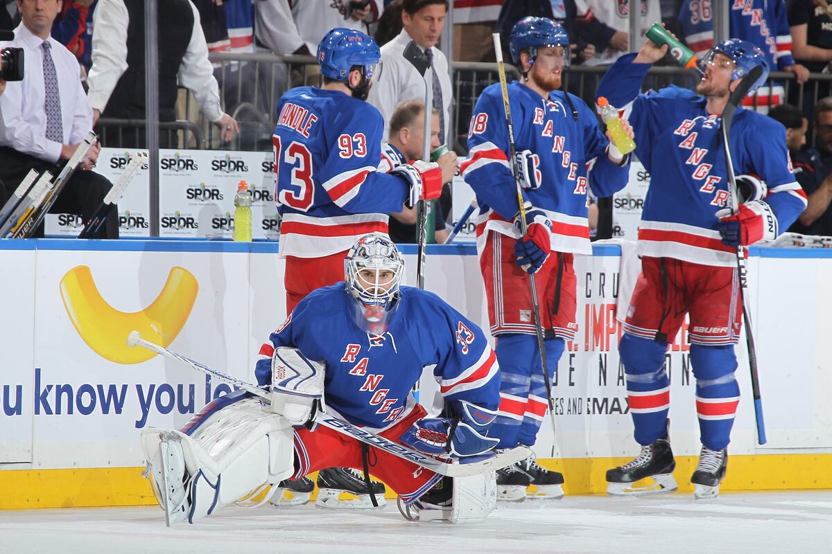 Ranking the Best Moves Involving Goalies During 2015 NHL Draft Weekend