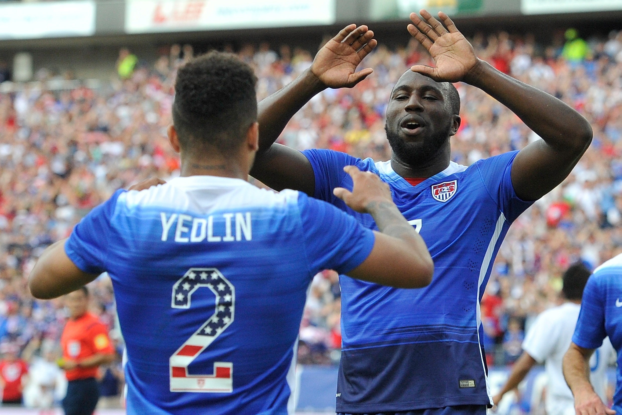 Gold Cup 2015: Clint Dempsey keeps cool to lead USA past Honduras