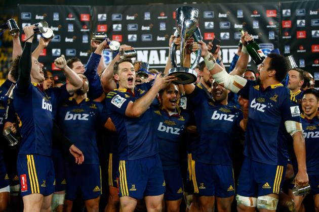 WELLINGTON, NEW ZEALAND - JULY 04:  The Highlanders celebrate following the Super Rugby Final match between the Hurricanes and the Highlanders at Westpac Stadium on July 4, 2015 in Wellington, New Zealand.  (Photo by Phil Walter/Getty Images)
