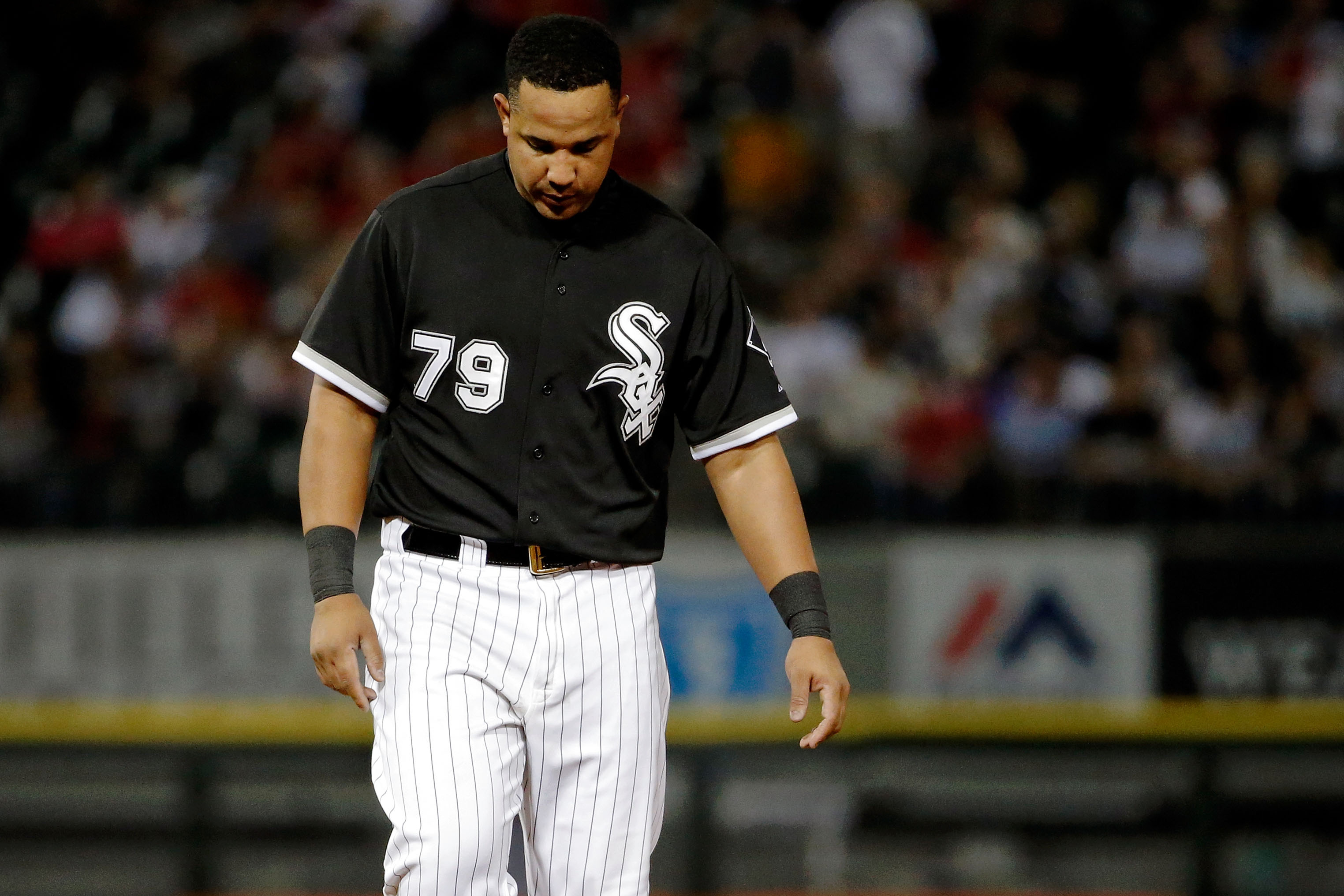 White Sox rookie Jose Abreu to undergo tests on injured left ankle