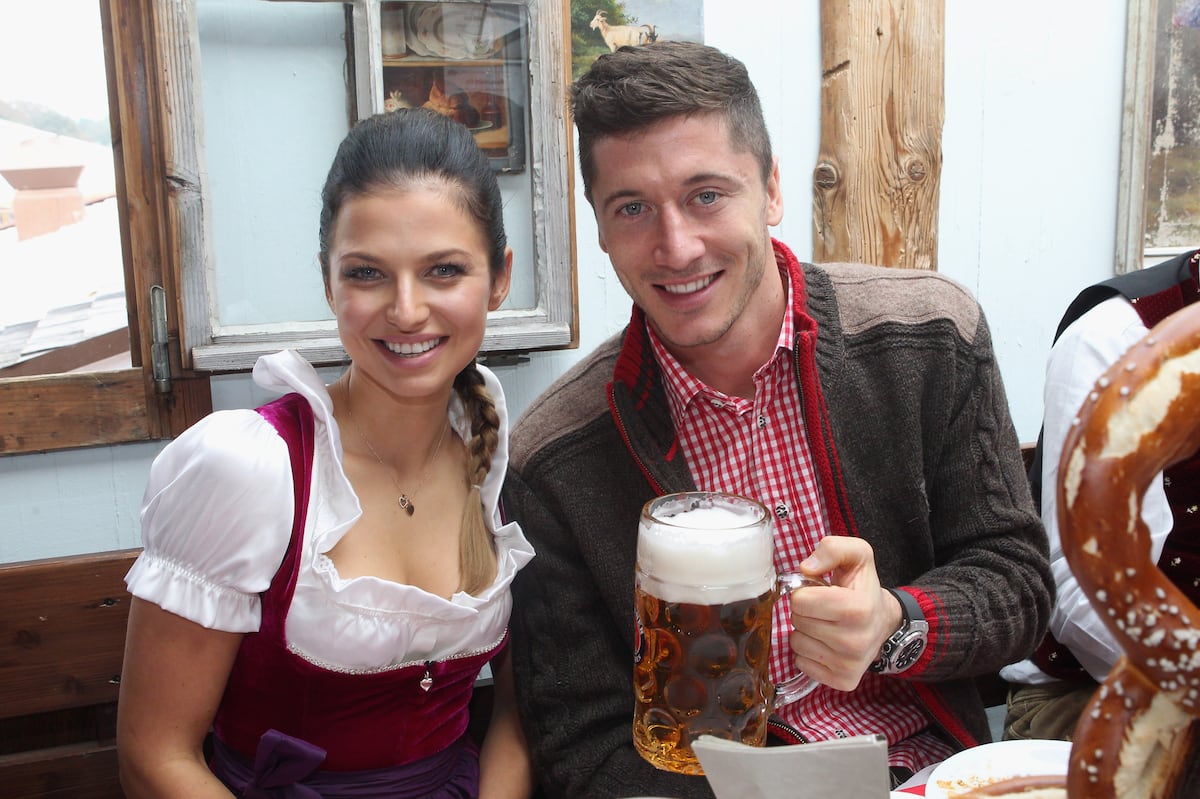 Robert Lewandowski and Wife Reportedly Hire Helicopter to Buy Brioche
