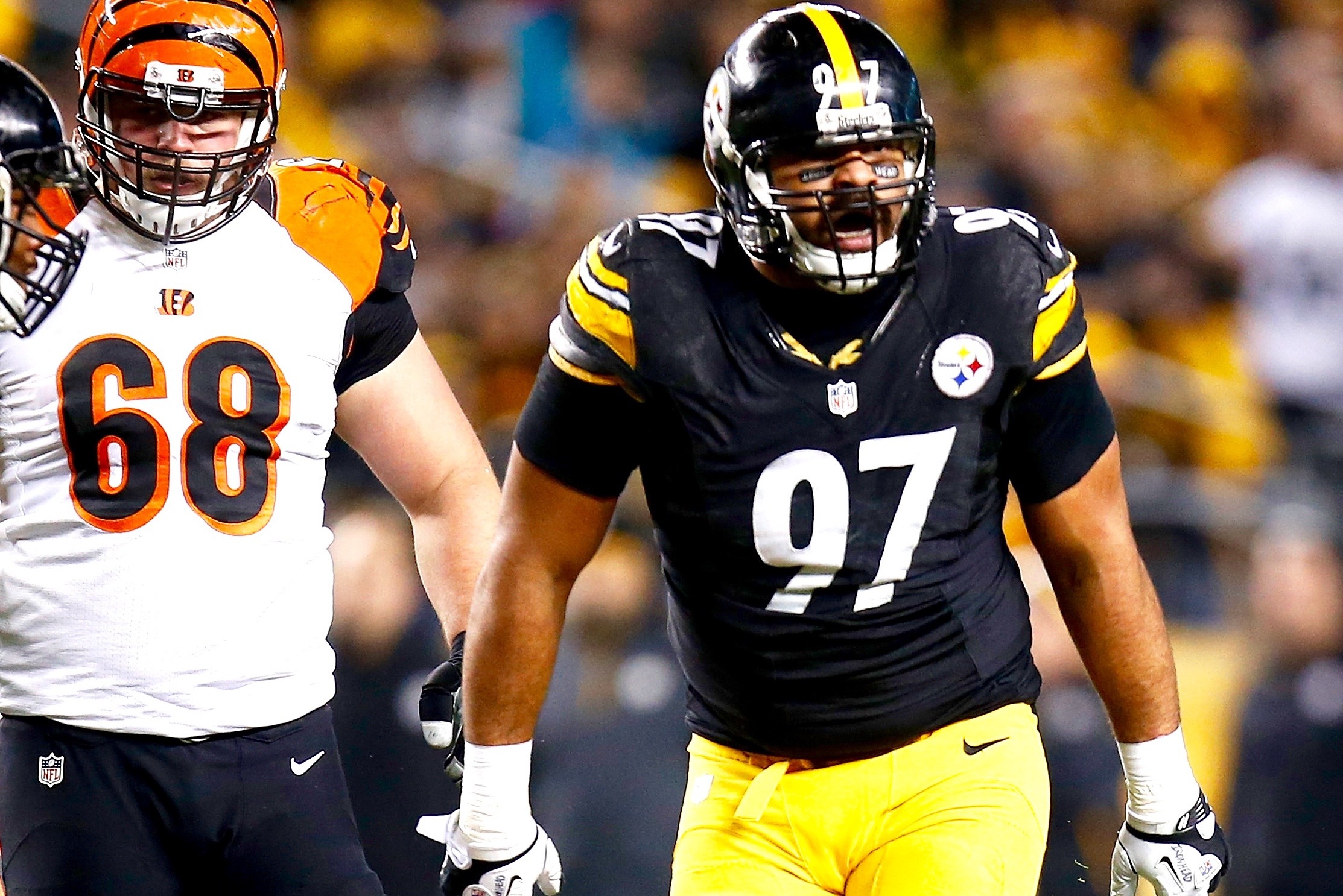 Pittsburgh Steelers defensive end Cameron Heyward (97) warms up