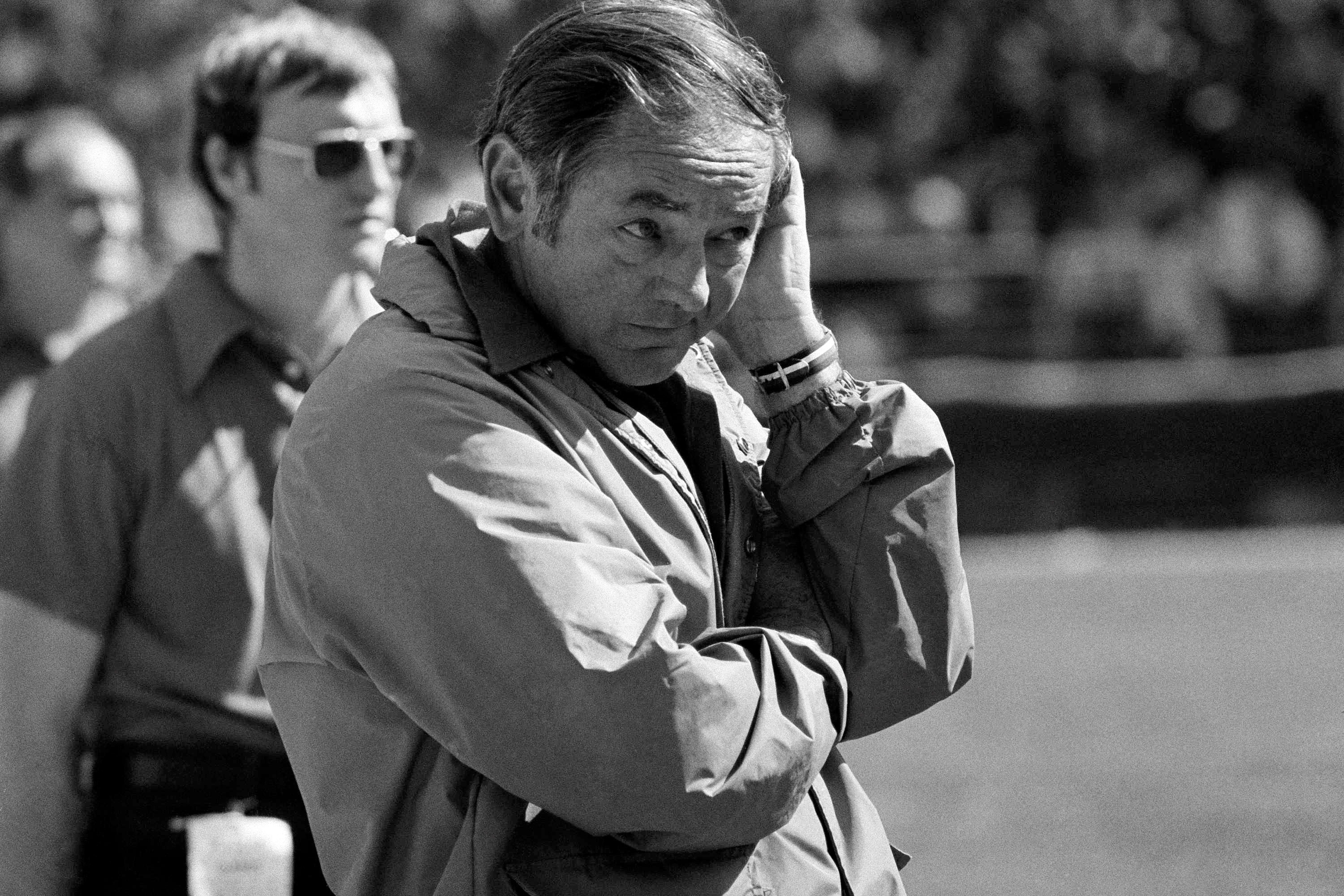 Fins Flashback  A.J. Duhe Remembers Coach Bill Arnsparger