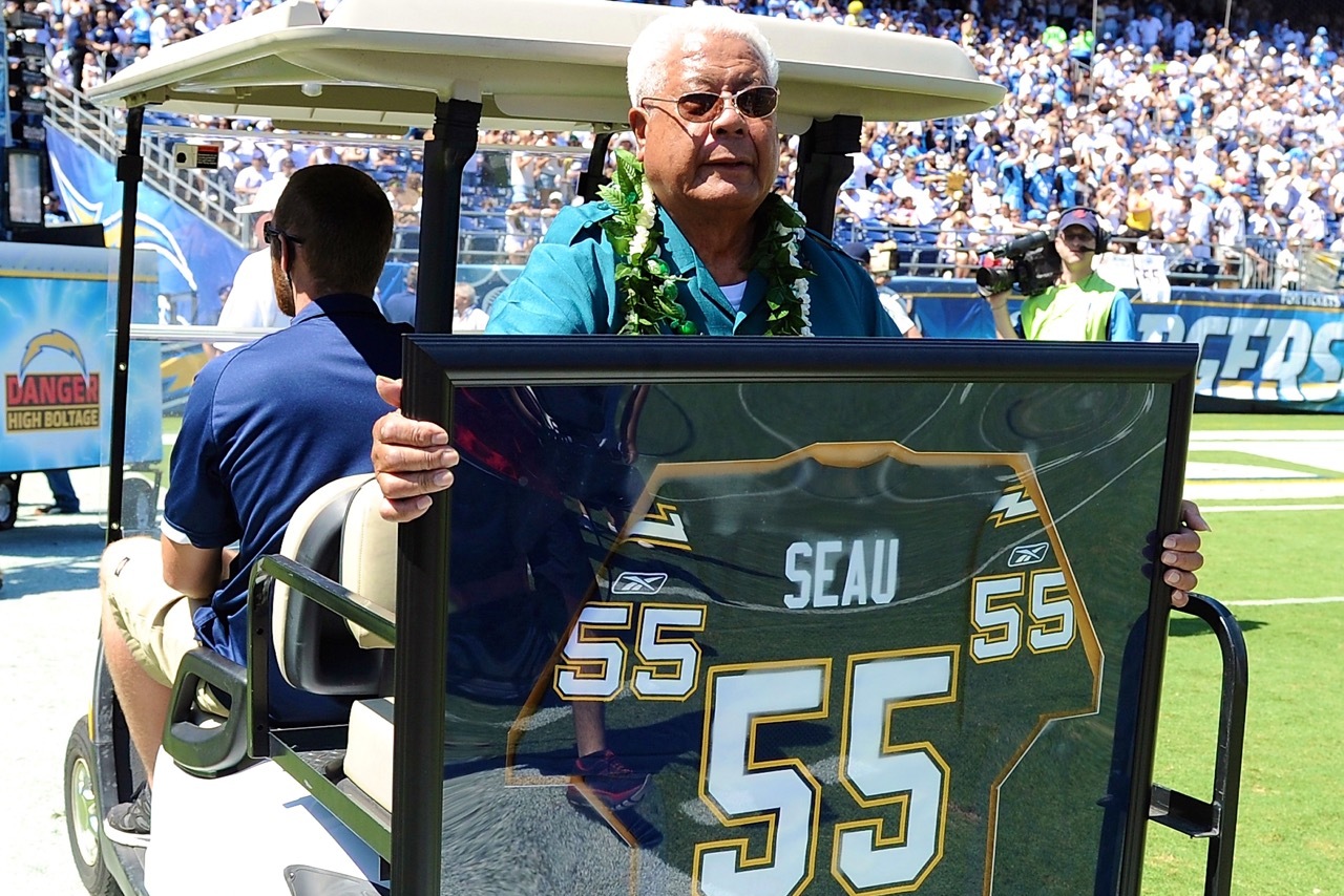 Report: NFL won't let Junior Seau's family speak at his Hall of