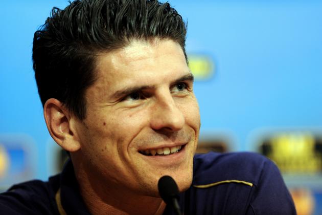 Fiorentina's German forward Mario Gomez gives a press conference before a training session at the Sanchez Pizjuan stadium, in Sevilla on May 6, 2015 on the eve of the UEFA Europa League semi-finals first leg football match against Sevilla. AFP PHOTO/ CRISTINA QUICLER        (Photo credit should read CRISTINA QUICLER/AFP/Getty Images)