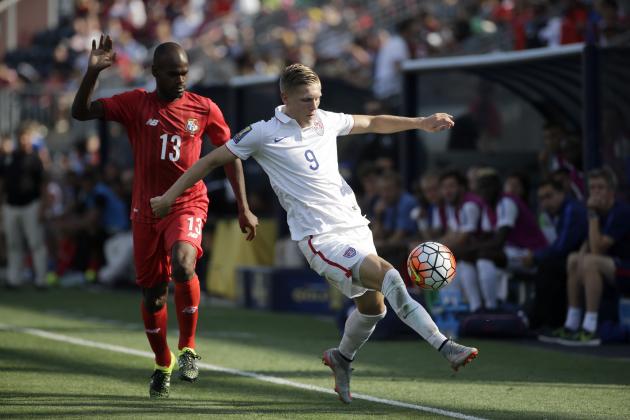 United States' Aron Johannsson drives with the ball against Panama's Adolfo Machado during the second half of the CONCACAF Gold Cup third place soccer match, Saturday, July 25, 2015, in Chester, Pa. (AP Photo/Michael Perez)