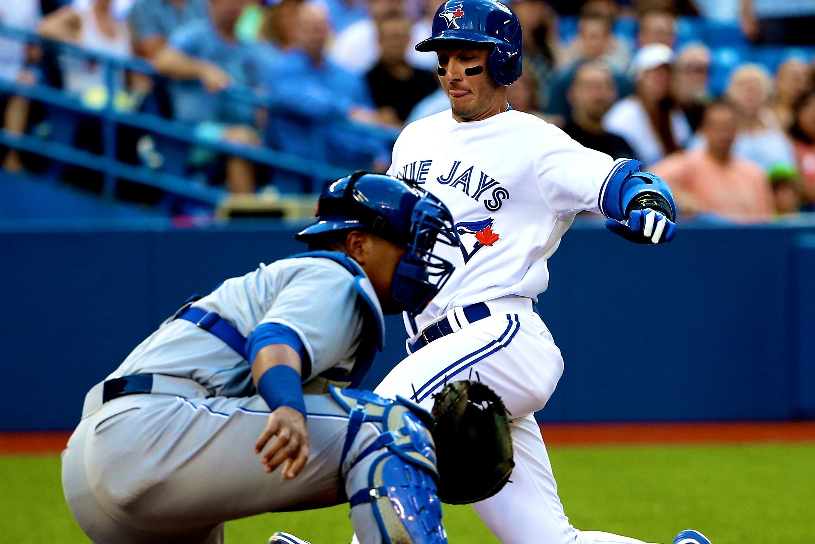 MLB Notes: Blue Jays' Josh Donaldson to undergo MRI on sore right