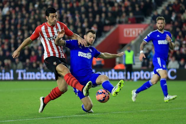 SOUTHAMPTON, ENGLAND - JANUARY 04: Luke Chambers of Ipswich Town challenges Graziano Pelle of Southampton during the FA Cup Third Round match between Southampton and Ipswich Town at St Mary's Stadium on January 4, 2015 in Southampton, England. (Photo by David Cannon/Getty Images)