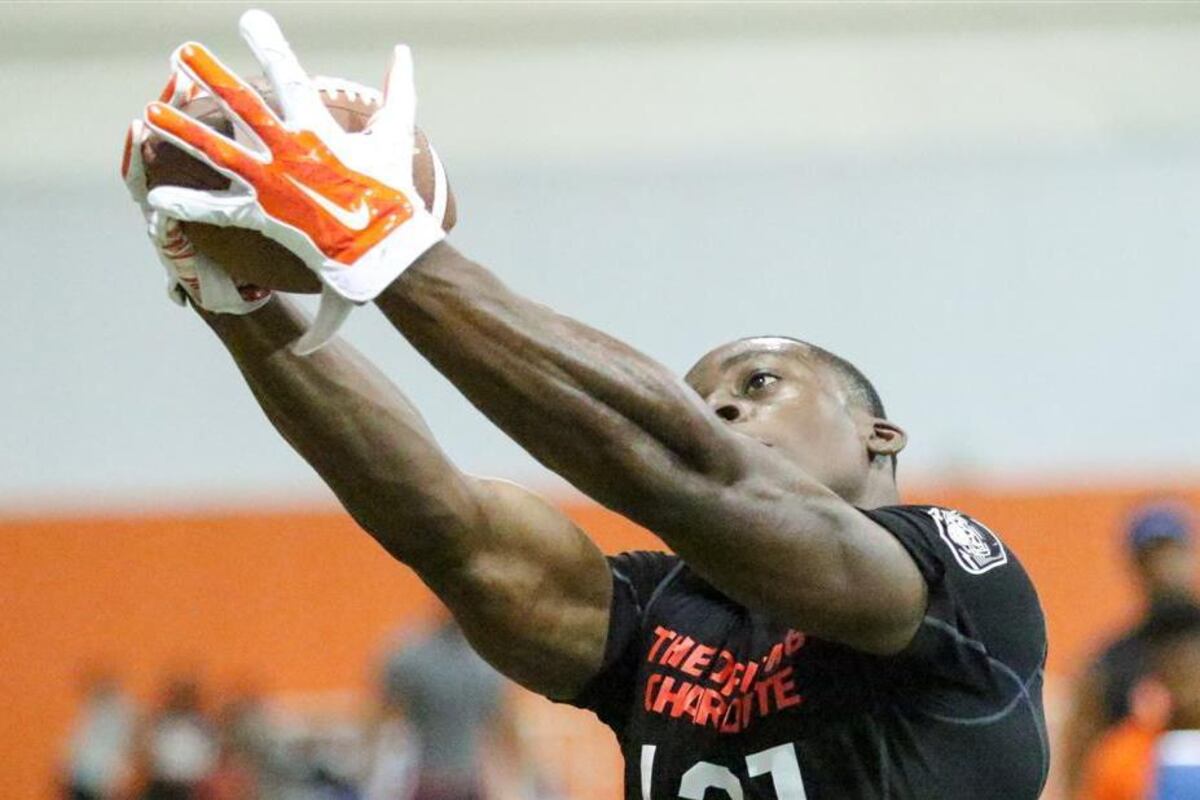 4-Star Cornell Powell '100% Committed' to Clemson, but Plans to Visit