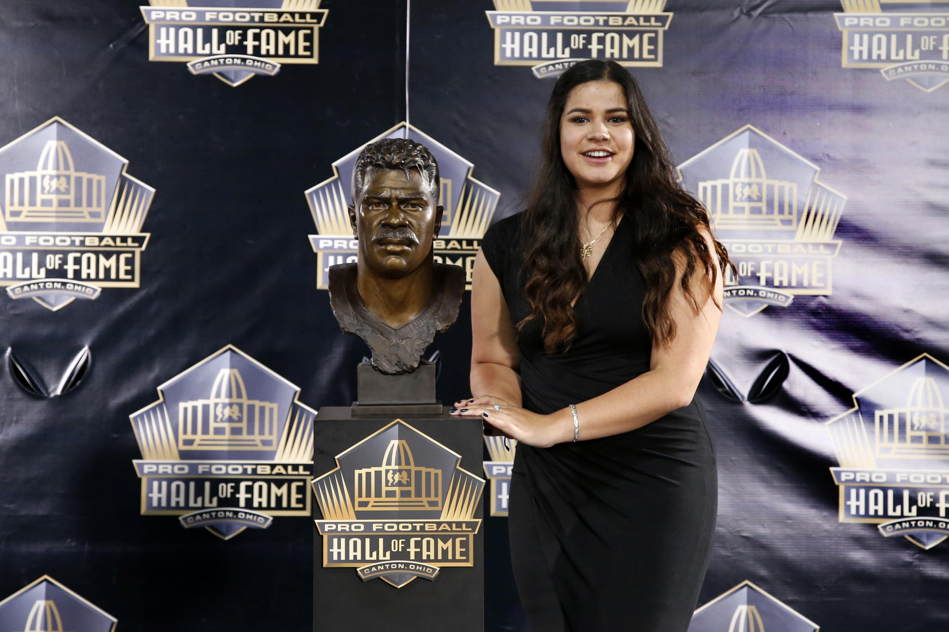 Seau, Bettis, Brown, Haley, Shields in Hall of Fame