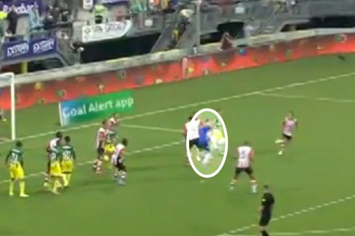 ADO Den Haag Goalkeeper Martin Hansen Scores Amazing Goal ...