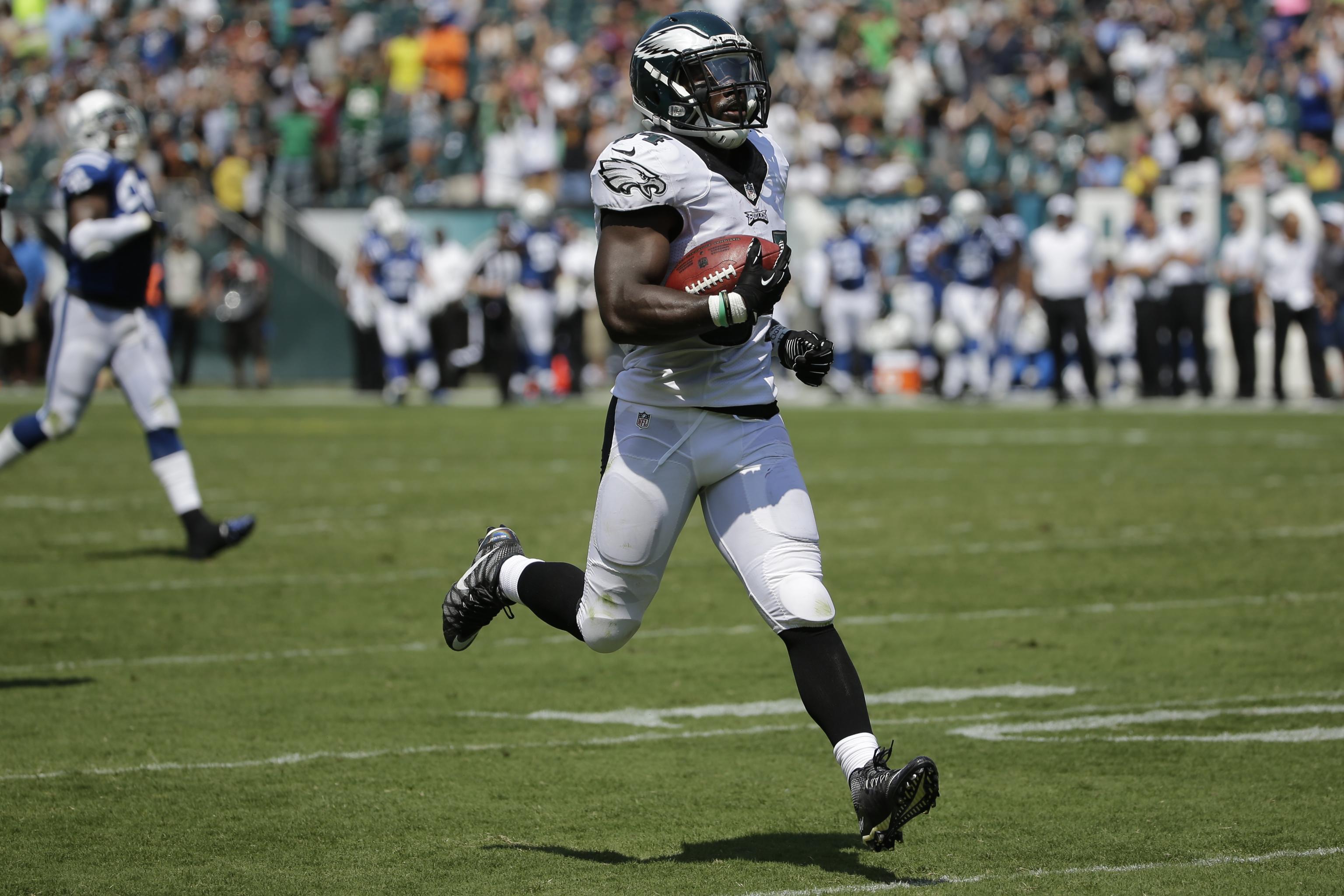 Tebow runs for a score, Eagles beat Colts 36-10