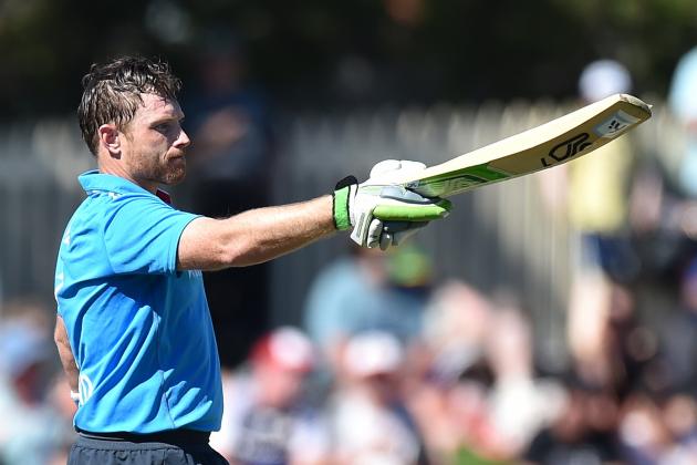 England's Ian Bell acknowledges the crowd after he scored a century during the one-day international (ODI) cricket match between Australia and England at Bellerive Oval in Hobart on January 23, 2015.     AFP PHOTO / Theo KARANIKOS  
IMAGE RESTRICTED TO EDITORIAL USE - STRICTLY NO COMMERCIAL USE        (Photo credit should read THEO KARANIKOS/AFP/Getty Images)
