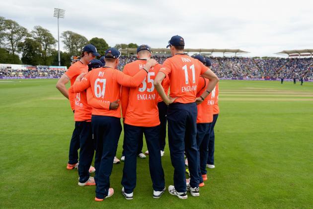 CARDIFF, WALES - AUGUST 31:  England huddle ahead of the Australian innings during the NatWest T20 International match between England and Australia at SWALEC Stadium on August 31, 2015 in Cardiff, United Kingdom.  (Photo by Gareth Copley/Getty Images)