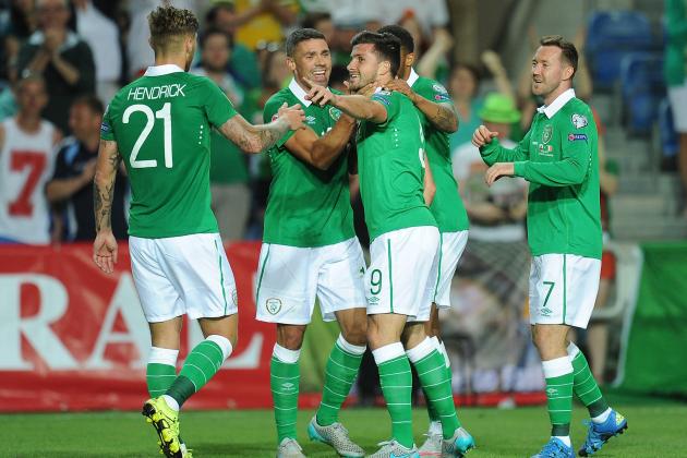FARO, PORTUGAL - SEPTEMBER 04:  Shane Long of Republic of Ireland celebrates after scoring Ireland's 4th goal during the UEFA EURO 2016 Qualifier between Gibraltar and Republic of Ireland at Estadio Algarve on September 4, 2015 in Faro, Portugal.  (Photo by Denis Doyle/Getty Images)