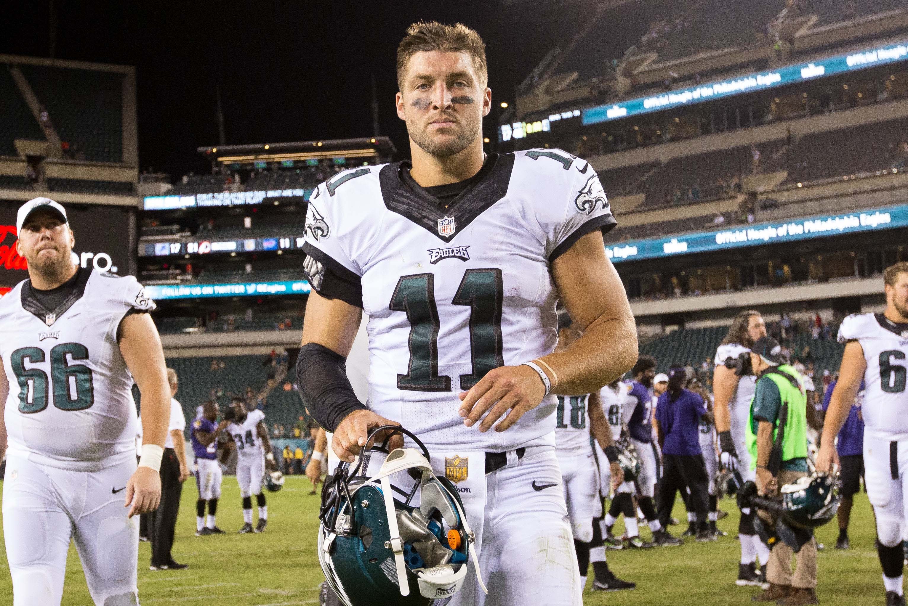 Eagles' Tim Tebow outplays Matt Barkley for final QB spot