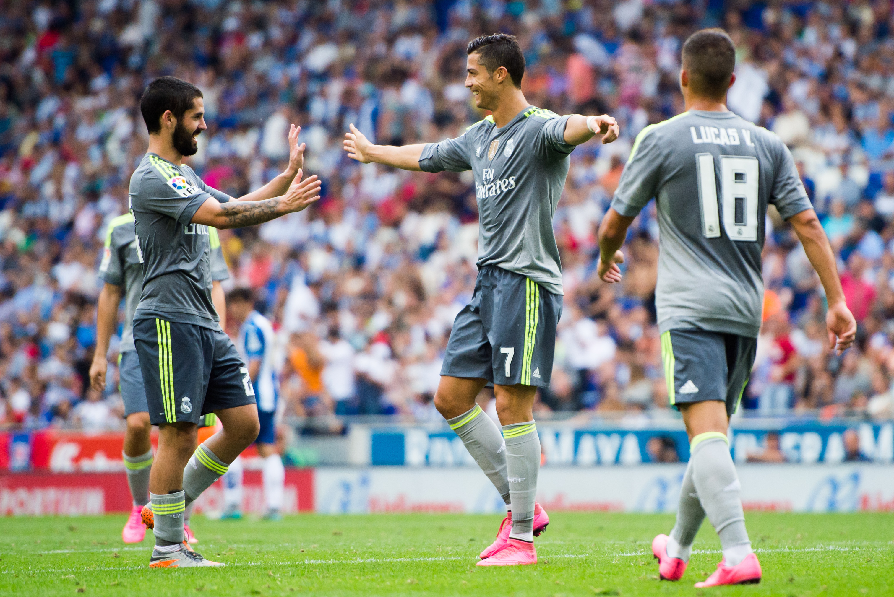 Football GIF: Cristiano Ronaldo Scores Absolutely Ballistic Long-Ranger vs  Real Betis