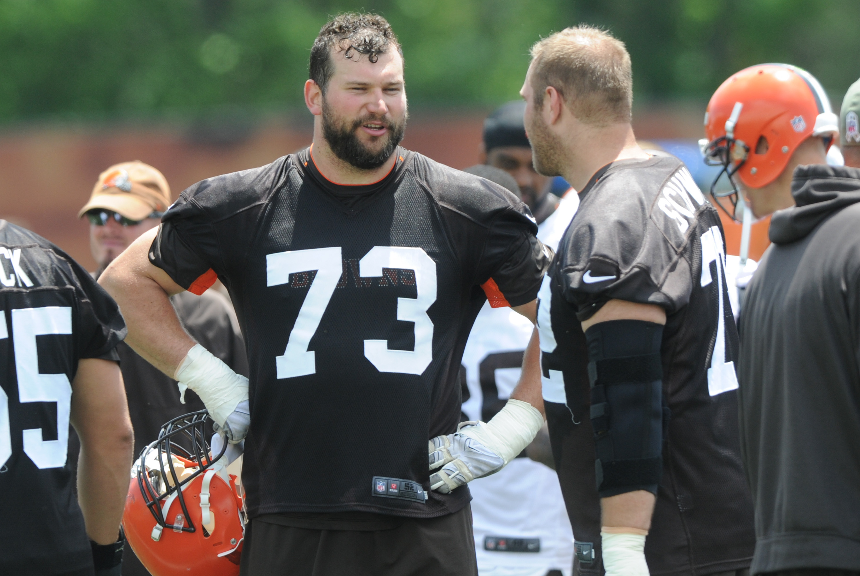 Browns' star tackle Joe Thomas done for season with torn triceps - The  Globe and Mail