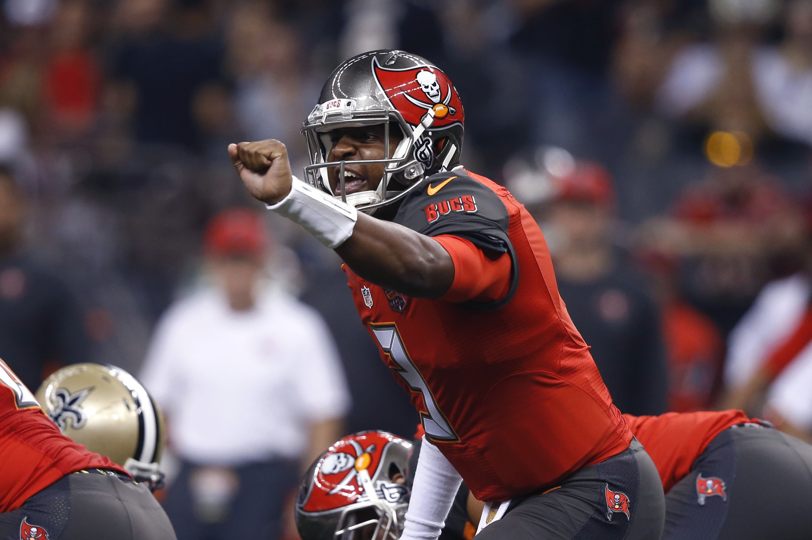 Live updates: Bucs rally to beat Panthers, clinch NFC South