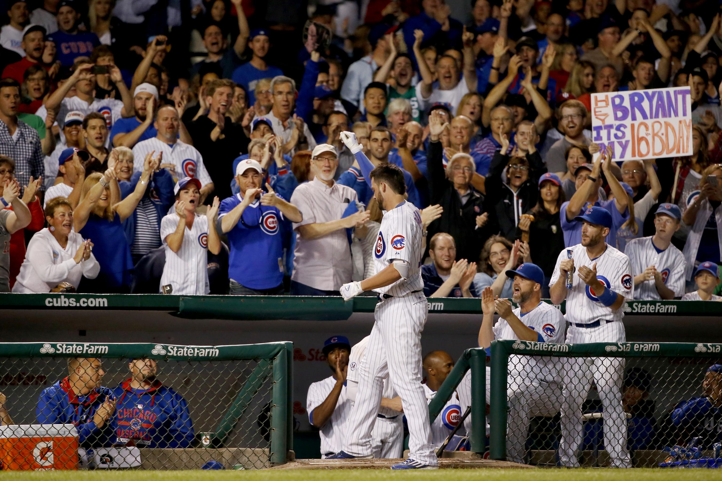 Cubs fans celebrate team's 1st World Series berth since 1945