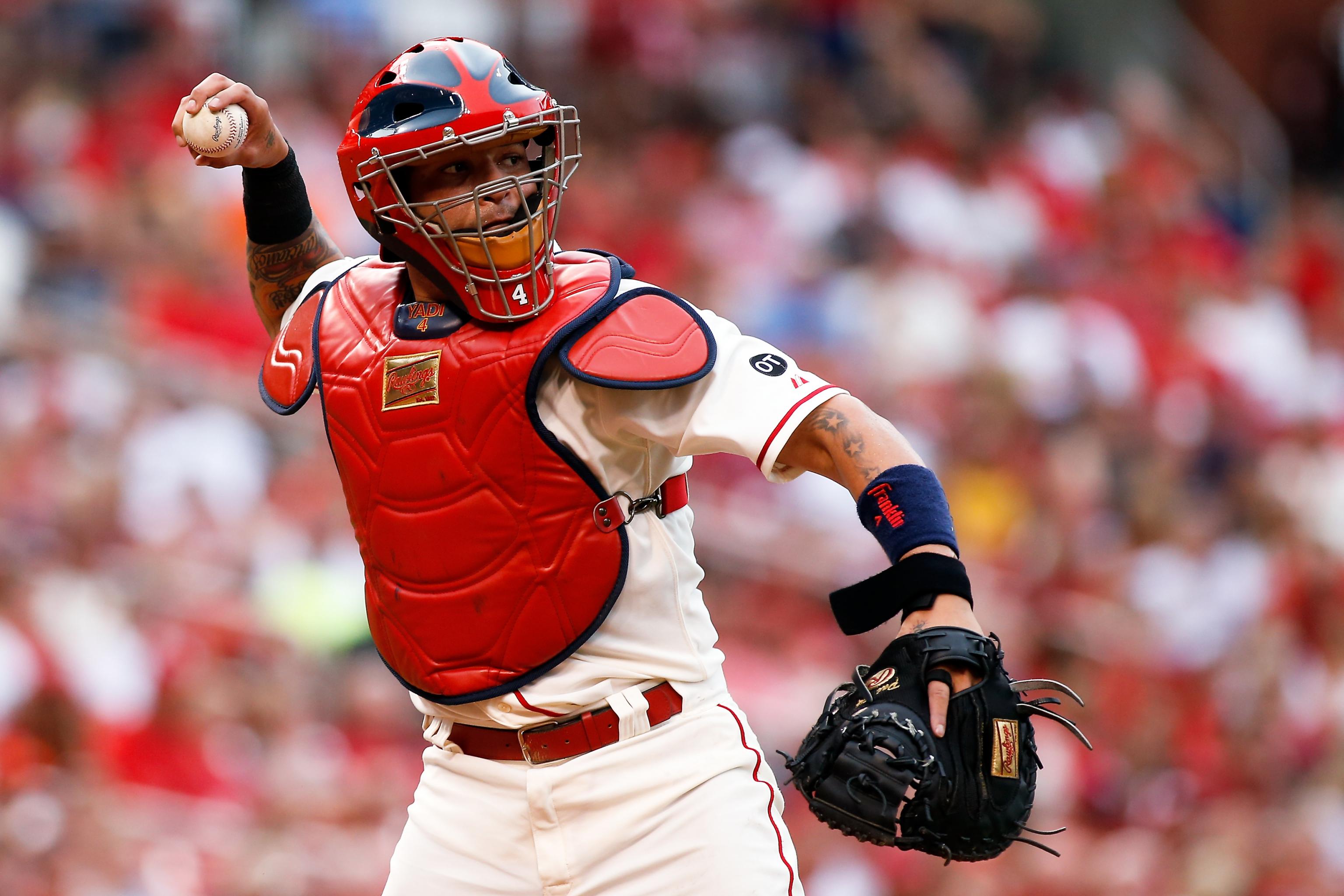 Yadier Molina out 2-3 months with thumb injury 