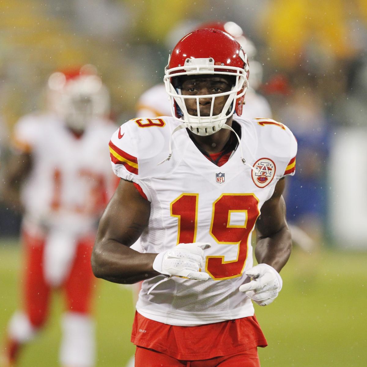 Jeremy Maclin of Kansas City Chiefs leaves wild-card game with right knee  injury - ESPN