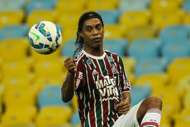 RIO DE JANEIRO, BRAZIL - AUGUST 01:  Ronaldinho of Fluminense during the Brasileirao Series A 2015 match between Fluminense and Gremio at Maracana Stadium on August 01, 2015 in Rio de Janeiro, Brazil. (Photo by Carmen Flores/Getty Images)