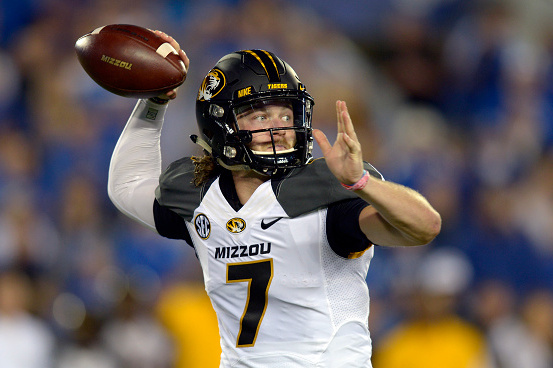 LEXINGTON, KY - SEPTEMBER 26:  Maty Mauk #7 of the Missouri Tigers passes against the Kentucky Wildcats at Commonwealth Stadium on September 26, 2015 in Lexington, Kentucky. (Photo by Dylan Buell/Getty Images)