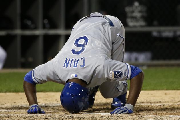 Kansas City Royals' Lorenzo Cain kneels on the ground after fouling a pitch from Chicago White Sox starting pitcher Jose Quintana during the seventh inning of a baseball game Wednesday, Sept. 30, 2015, in Chicago. (AP Photo/Charles Rex Arbogast)