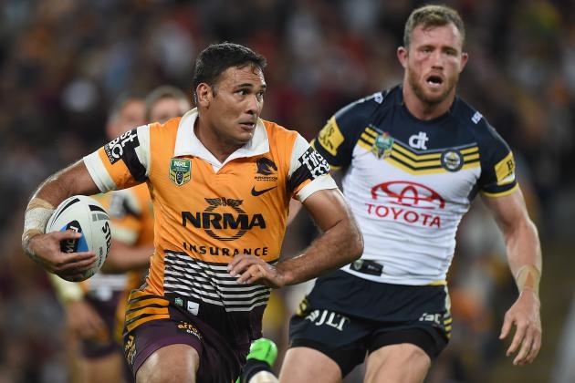 BRISBANE, AUSTRALIA - SEPTEMBER 12: Justin Hodges of the Broncos runs with the ball during the NRL Qualifying Final match between the Brisbane Broncos and the North Queensland Cowboys at Suncorp Stadium on September 12, 2015 in Brisbane, Australia.  (Photo by Matt Roberts/Getty Images)
