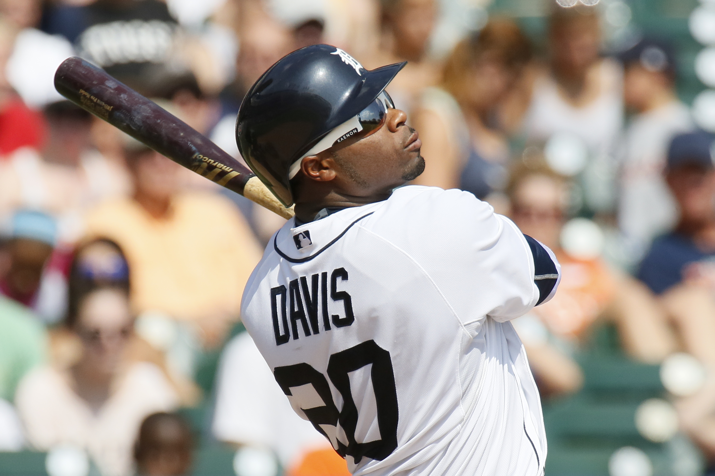 José Ramírez used Rajai Davis-model bat to hit his walk-off home run  Tuesday for the Cleveland Indians 