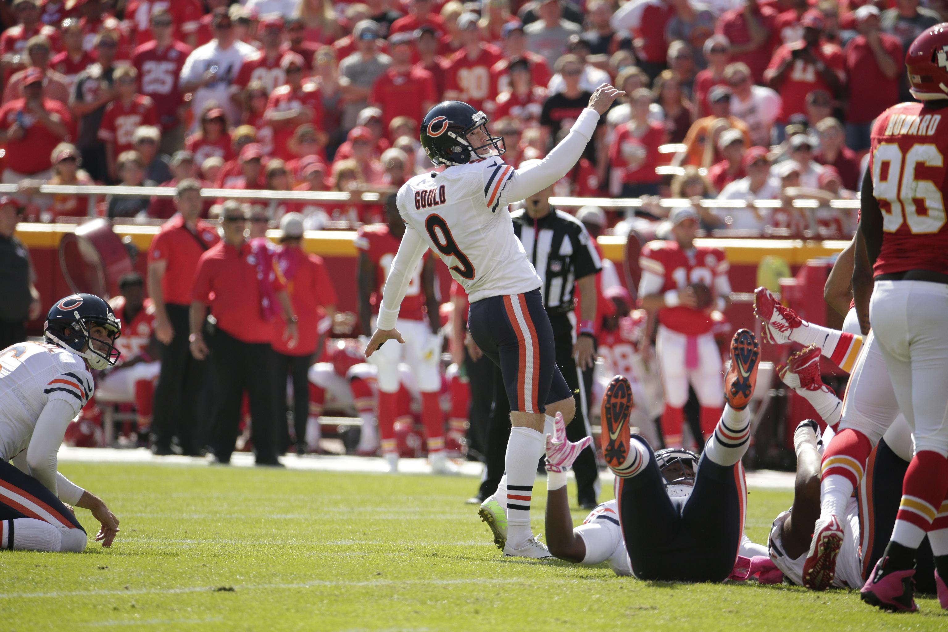 Bears Robbie Gould kicks his second field goal against Jets