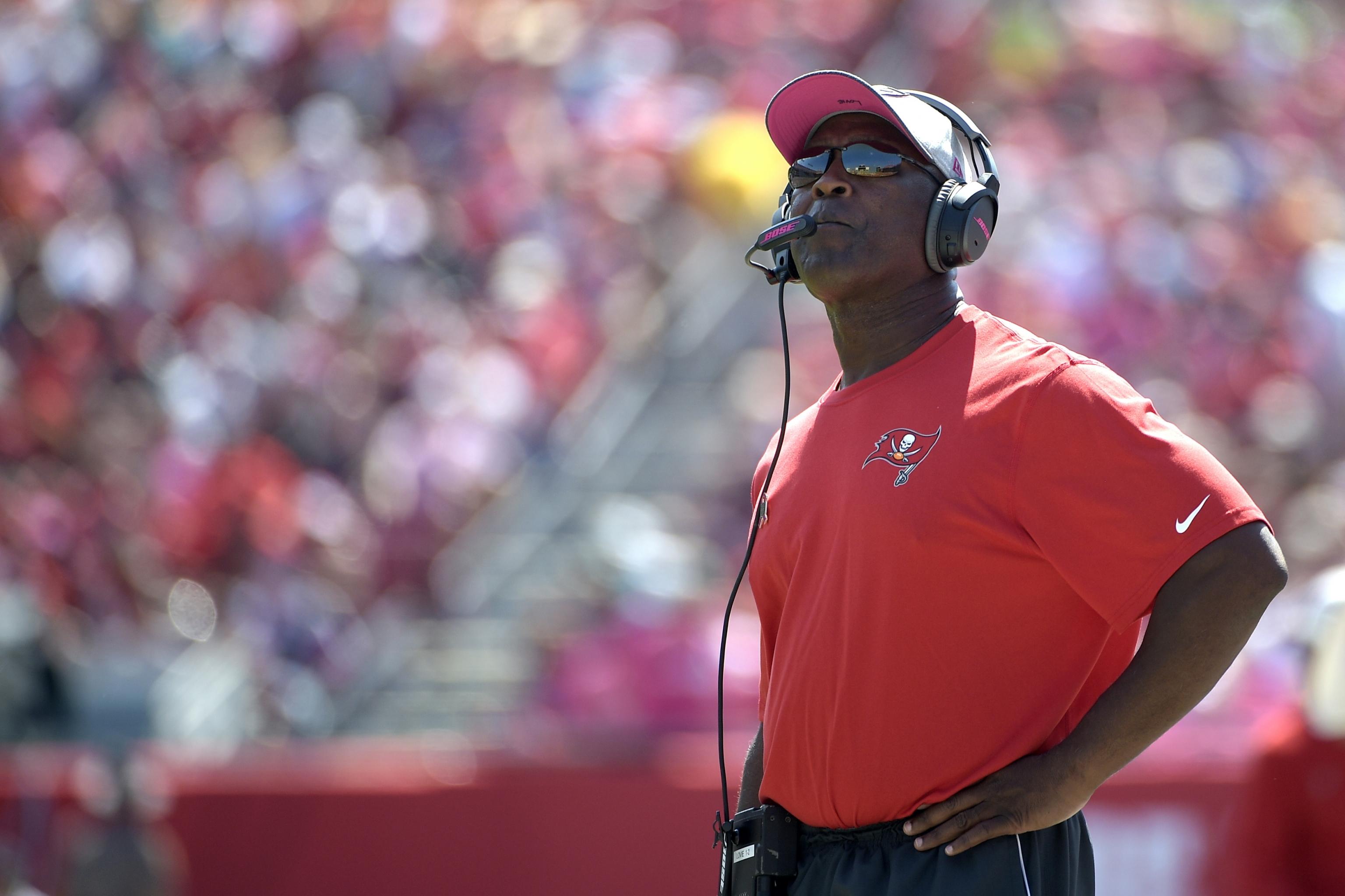 Tampa Bay Buccaneers fire Lovie Smith