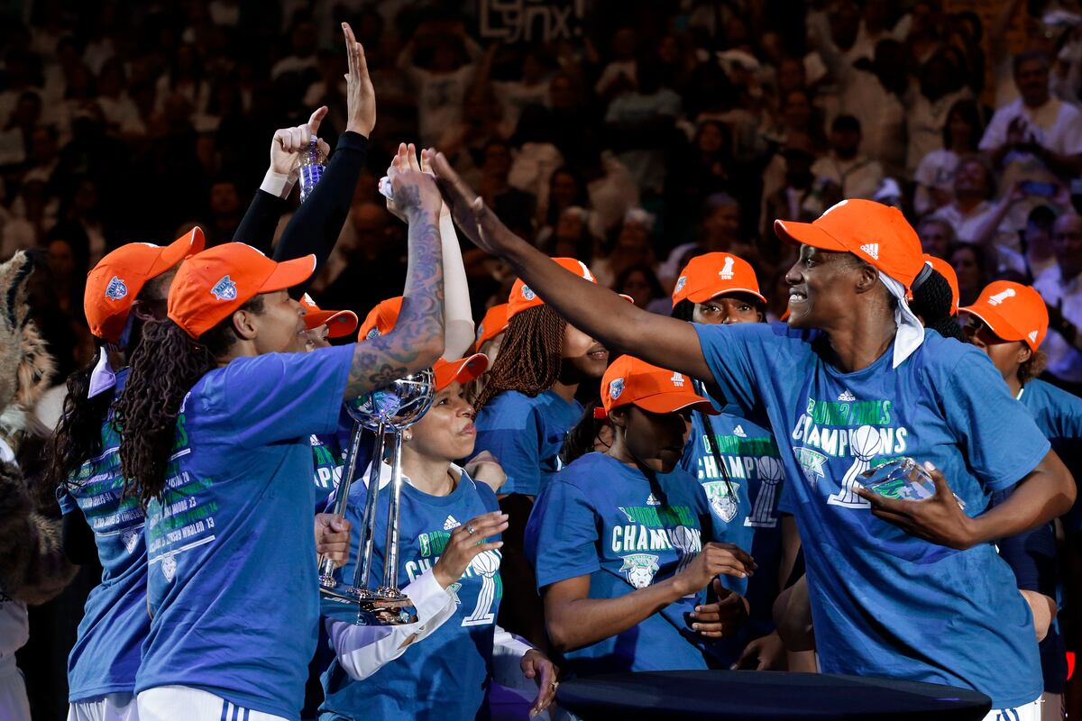 WNBA Finals 2015 Minnesota Lynx vs. Indiana Fever Game 5 Score and