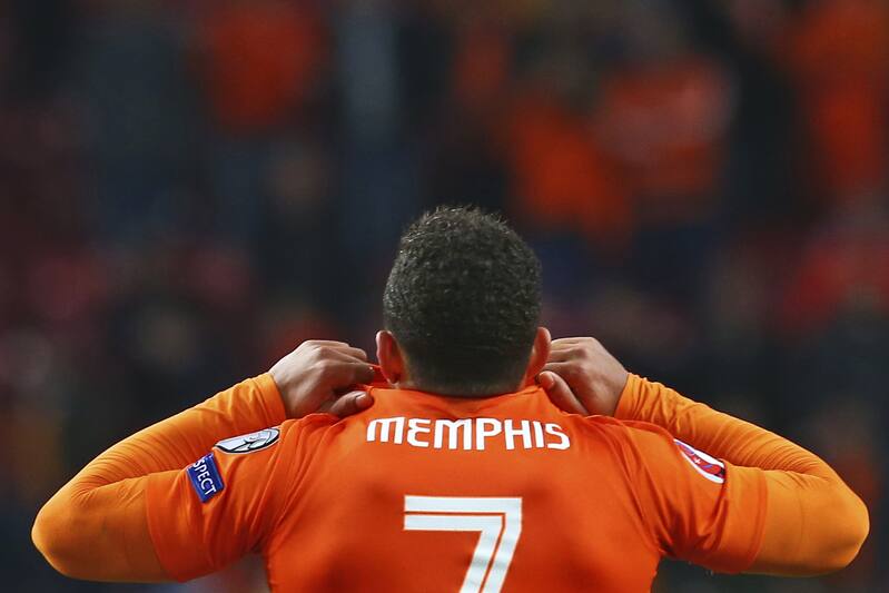 Memphis Depay Needs Patience From Manchester United Bleacher Report Latest News Videos And Highlights