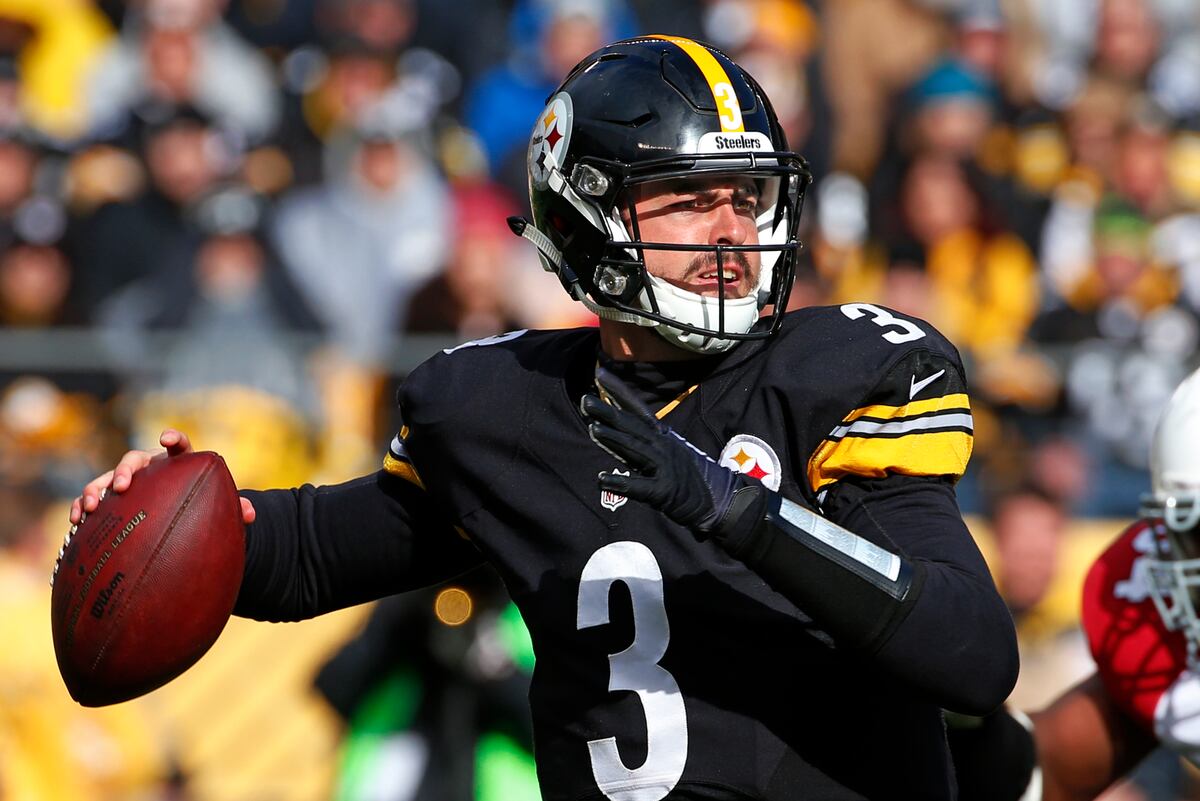 Landry Jones Injury: Updates on Steelers QB's Ankle and Return | News ...