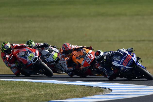 Movistar Yamaha MotoGP rider Jorge Lorenzo (R) of Spain leads Repsol Honda Team rider Marc Marquez (2nd R) of Spain during the MotoGP Australian Grand Prix at Phillip Island on October 18, 2015. AFP PHOTO / Saeed KHAN
IMAGE STRICTLY RESTRICTED TO EDITORIAL USE - STRICTLY NO COMMERCIAL USE        (Photo credit should read SAEED KHAN/AFP/Getty Images)