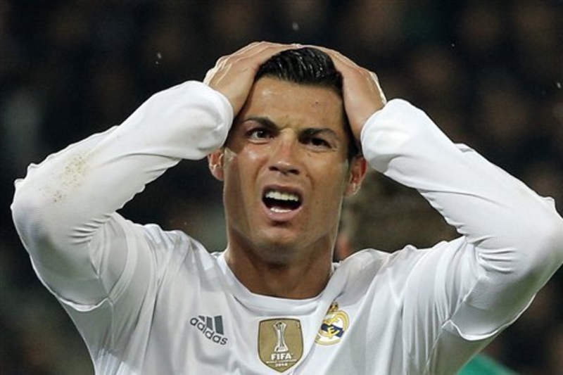 Cristiano Ronaldo Handed Ballon d'Or Snub as Lionel Messi Tops Marca Fan Vote