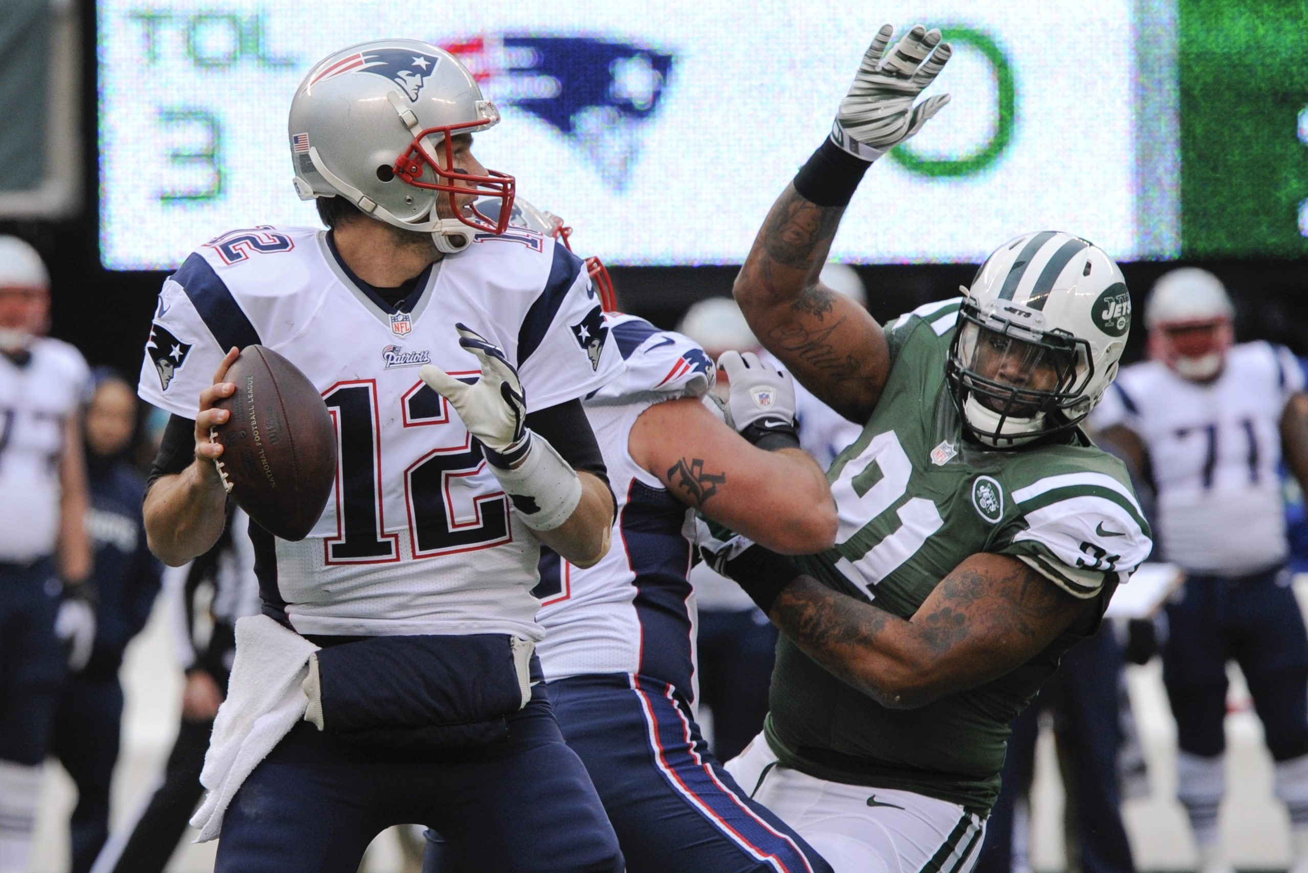 Patriots Said to Add Darrelle Revis; the Jets Pick Up Eric Decker