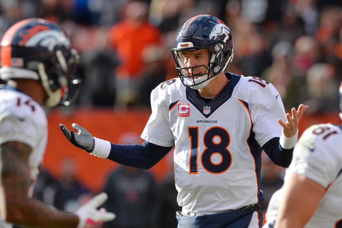 Peyton Manning Injury Updates on Broncos Star's Foot, Ribs and Status