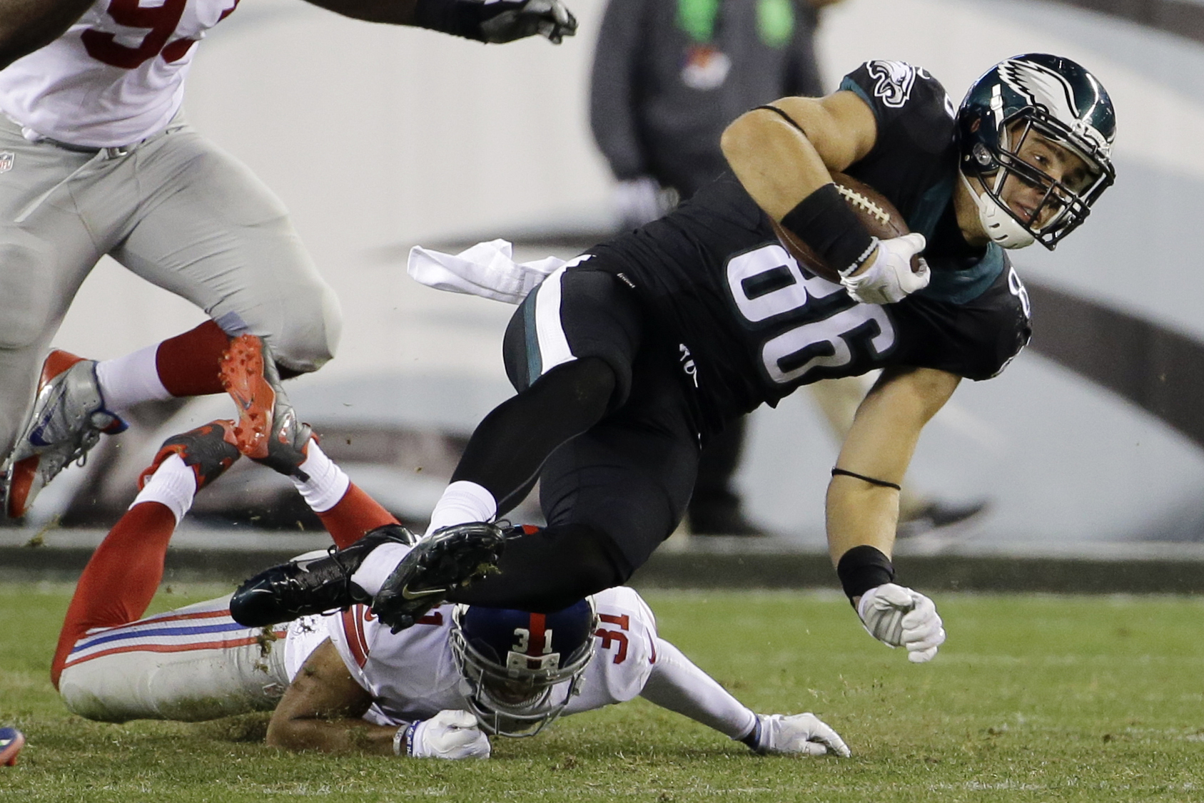 Brent Celek injury: Eagles TE suffers concussion, out for game