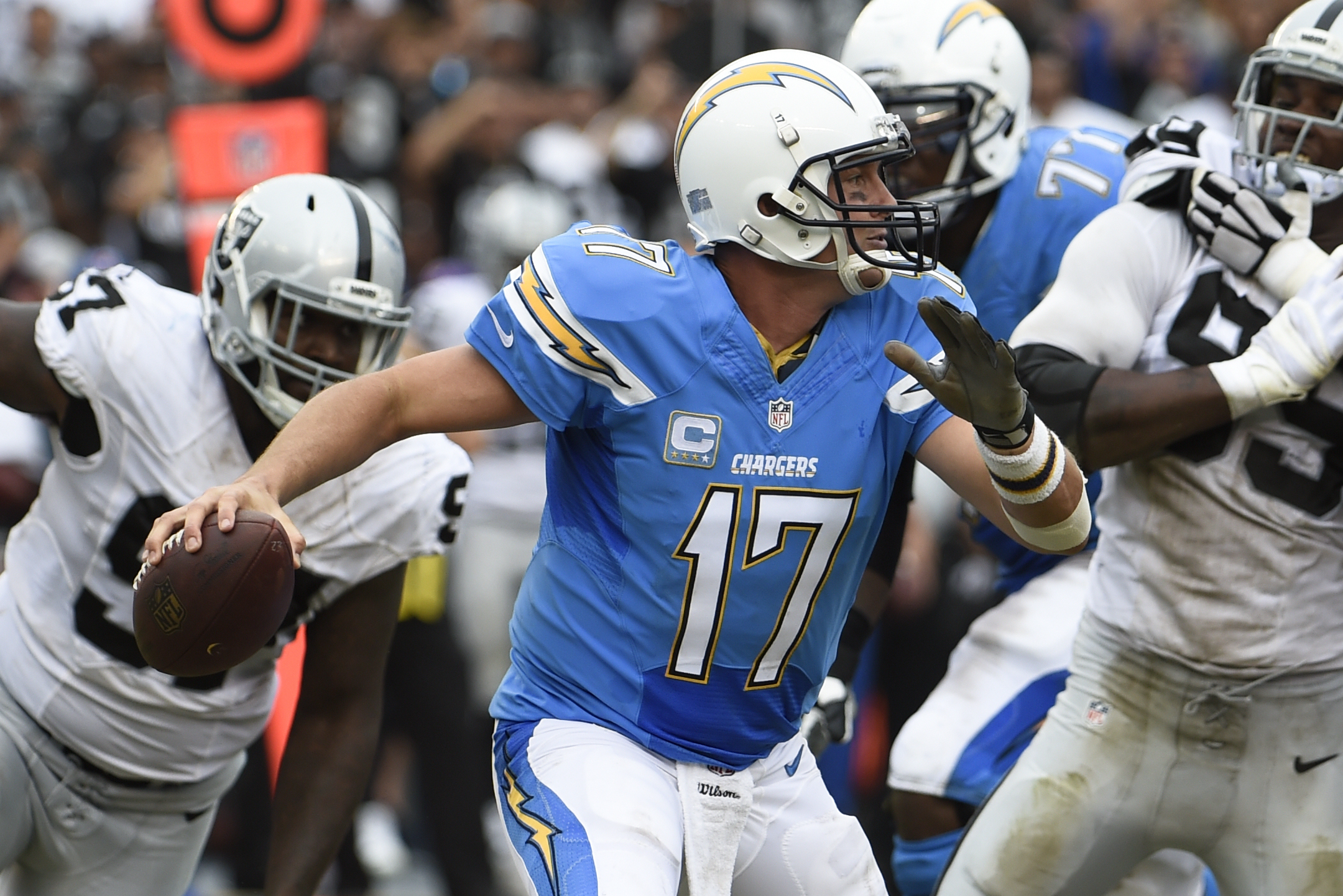 Raiders build big lead, beat Chargers 37-29